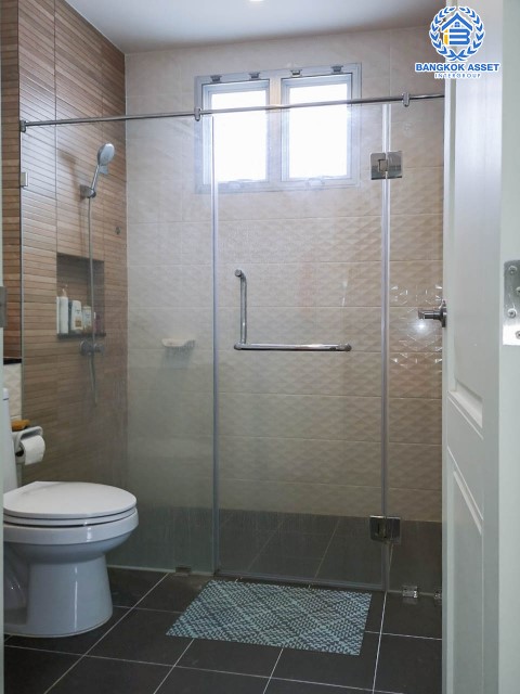 *****บ้านแฝดมือสองนนทบุรี ม.เรสท์ บางใหญ่ บ้านสวยพร้อมอยู่ เนื้อที่ 38.7 ตร.ว. ฟังก์ชั่น 3 ห้องนอน 2 ห้องน้ำ แถมแอร์ 1 เครื่อง! ต่อเติมครบ มีบิ้วท์อินครัว และโรงจอดรถพร้อมใช้งาน บนทำเลเดินทางสะดวก ใกล้เซ็นทรัลเวสต์เกต อิเกีย ทางด่วน และรถไฟฟ้าสถานี "คลองบางไผ่"